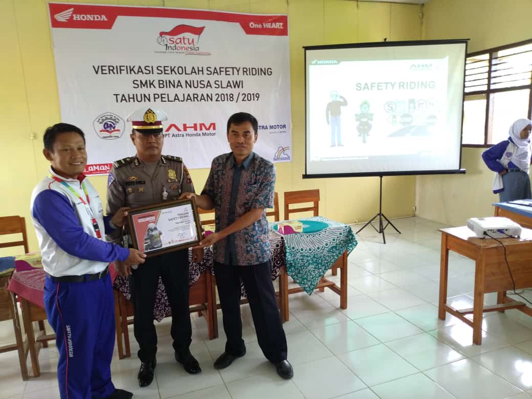 Verifikasi Safety Riding dan Contest Motor SMK Bina Nusa Slawi